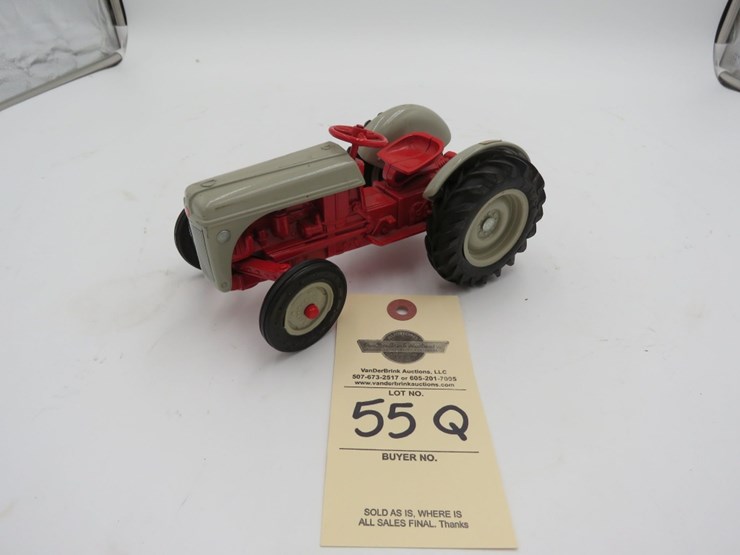 1986-ertl-ford-901-powermaster-1/16th-scale-tractor-image-1