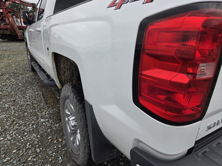 2018-chevrolet-2500-image-18