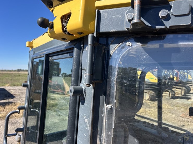 2014-komatsu-d39px-image-41