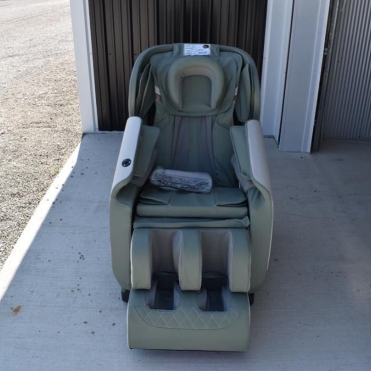 Massage Chair with Remote Control, Zero Gravity, Heat Therapy