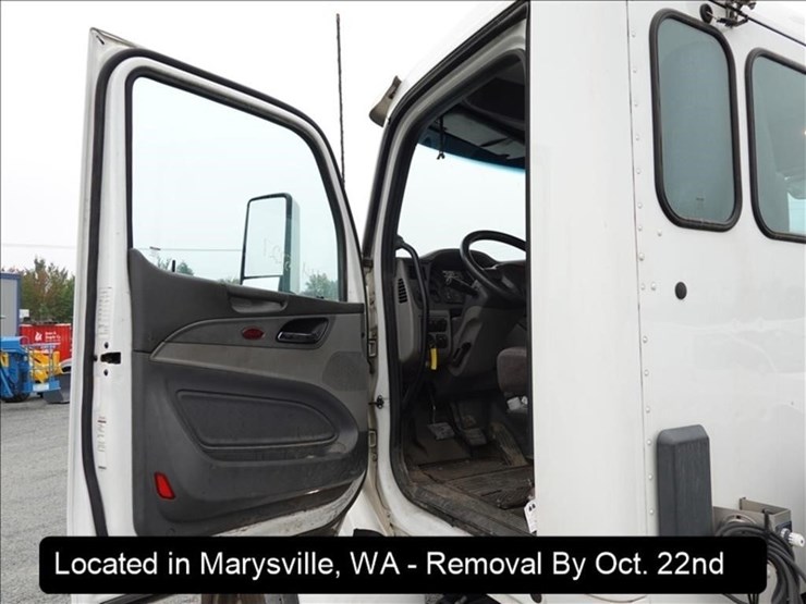 2015-peterbilt-567-image-19