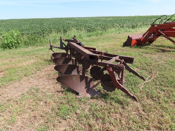 super-chief-4-bottom-plow-image-1