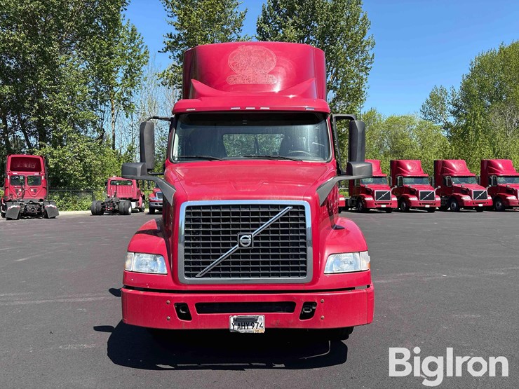 2016-volvo-vnm42t-truck-tractor-image-2
