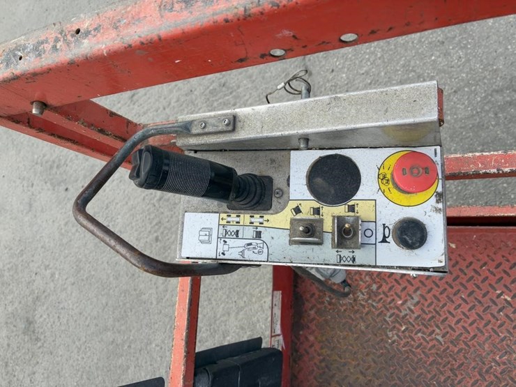 2013-skyjack-sj-3219-scissor-lift-image-10