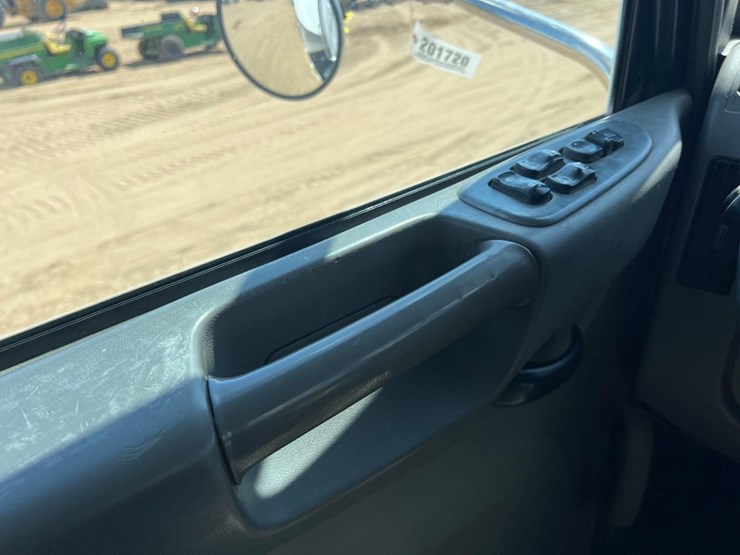 2012-peterbilt-pb348-fuel-&-lube-truck-image-52
