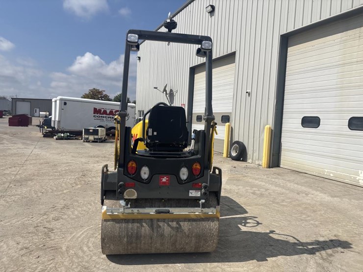 #5056-•-2019-wacker-neuson-rd28-smooth-drum-roller-image-3