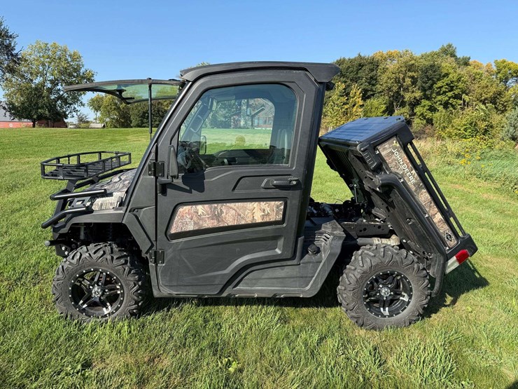 2021-john-deere-gator-image-29