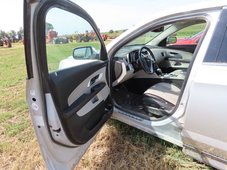 2010-chevrolet-quinox-4dr-image-6