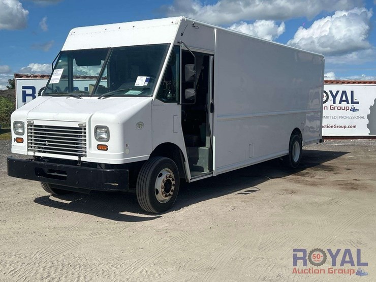 2017-freightliner-mt55-box-truck-image-1