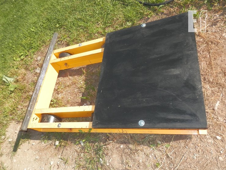 vestil-deck-dolly-image-3