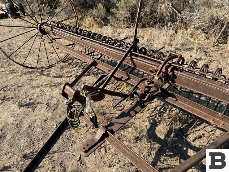 antique-hay-rake-image-11