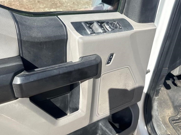 2017-ford-f350-xl-image-18