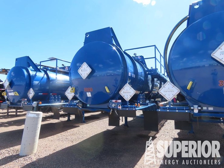 (x)-(4-43)-2017-worley-3-axle-8000-gal-transport-t-image-1