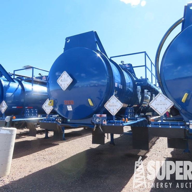 (x) (4-43) 2017 WORLEY 3-Axle 8000-Gal Transport T