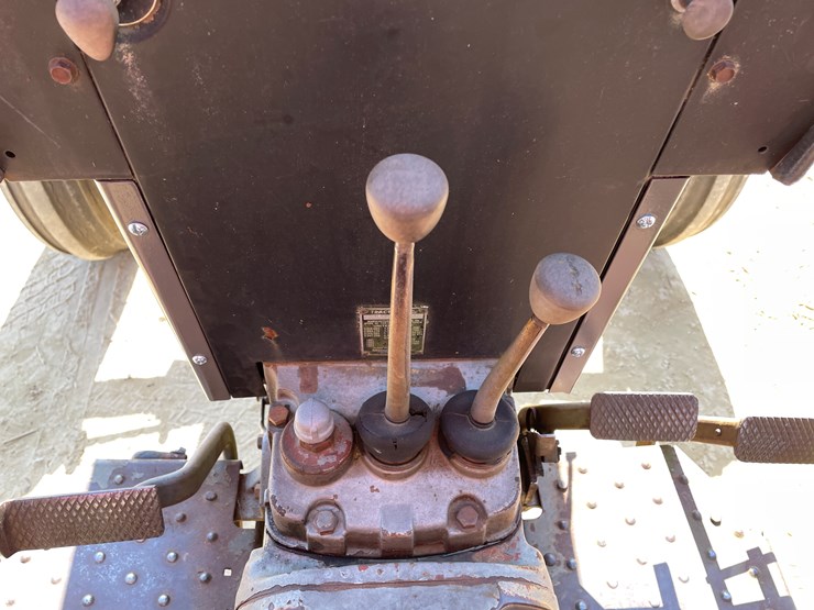 #1890-•-massy-ferguson-255-tractor-image-64