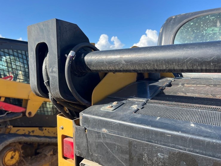 2017-caterpillar-249d-image-18