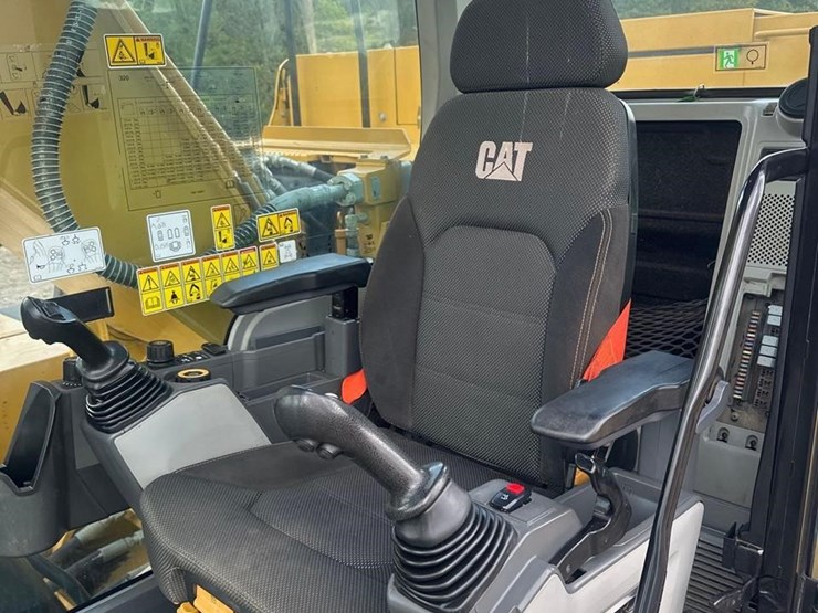 2019-caterpillar-320-image-24