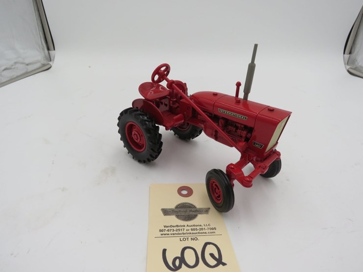 1988-50th-anniversary-farmall-140-toy-tractor-image-1