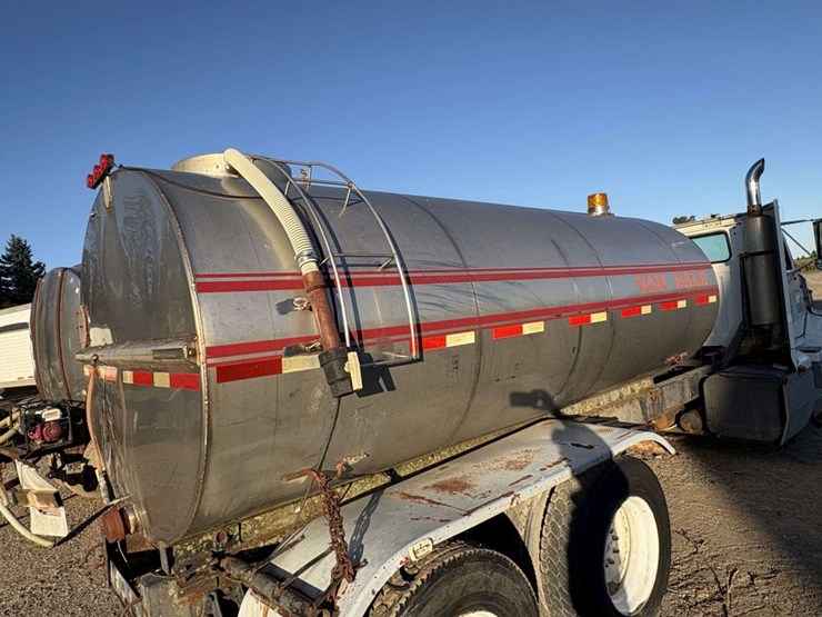 1989-international-8300-water-truck,-cummins-350,-10-speed,-tandem-axle,-246”-wb,-lopro-22.5-on-stee-image-16