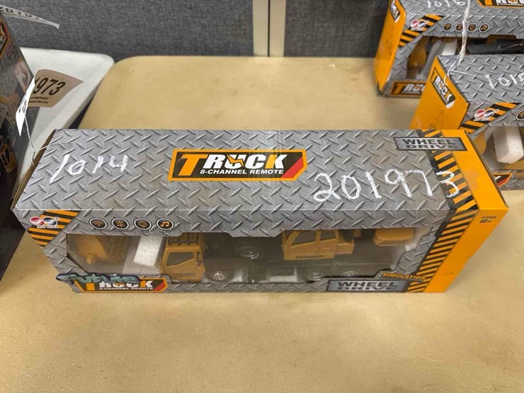 unused-toy-remote-controlled-crane-truck-image-1