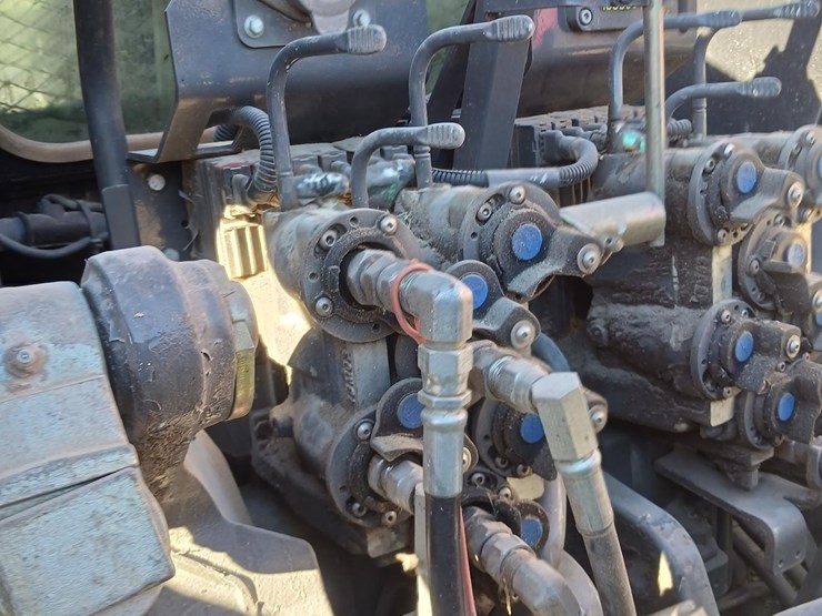 2015-massey-ferguson-8732-image-14