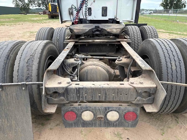 2014-kenworth-t680-image-15