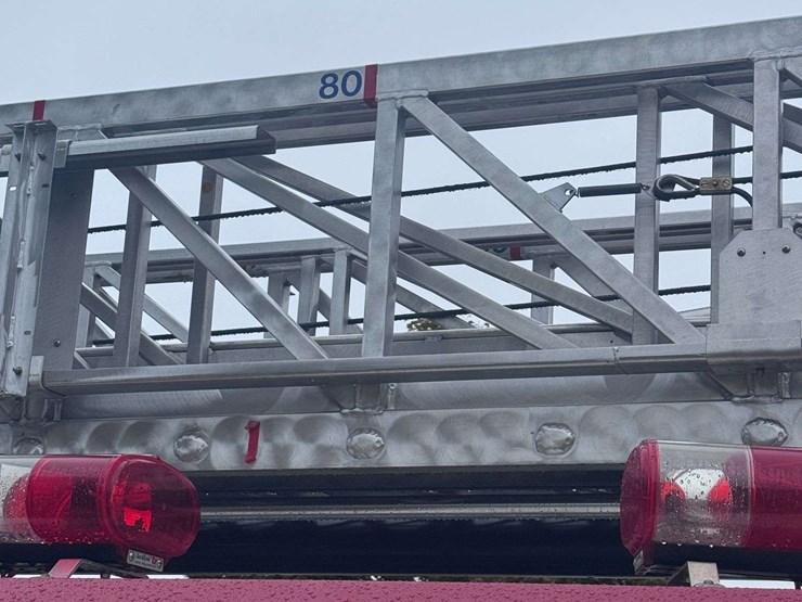 1984-e-one-ladder-truck-image-15