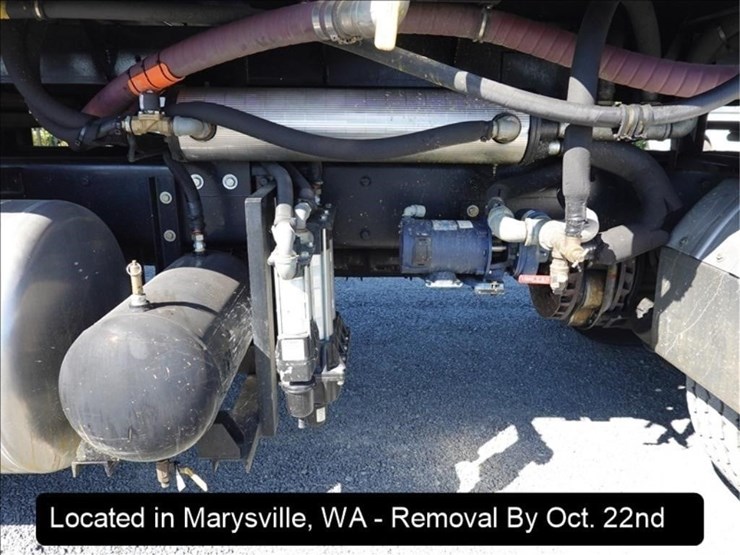 2009-peterbilt-pb320-image-24
