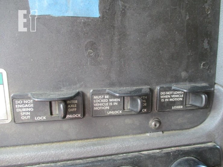 2012-freightliner-cascadia-125-image-11
