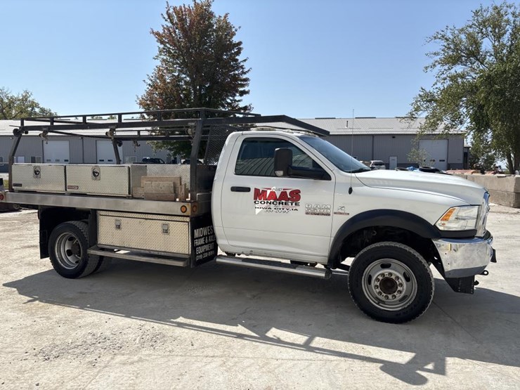 2016-dodge-ram-5500-image-4