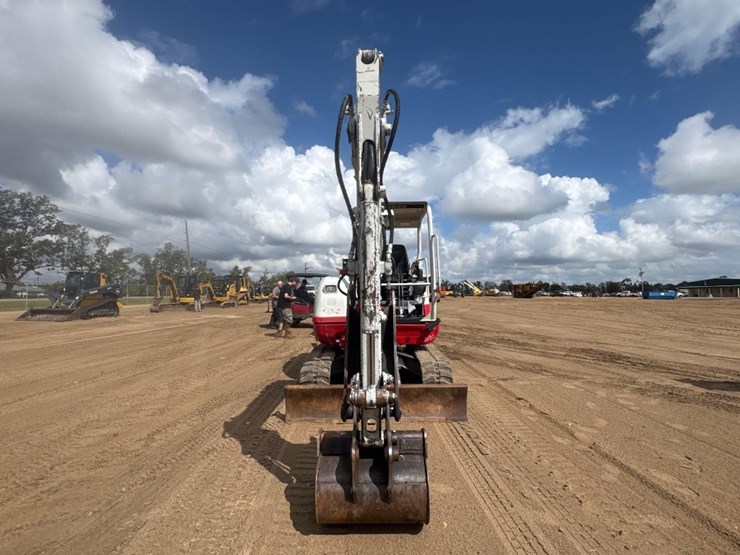 takeuchi-tb240-image-3