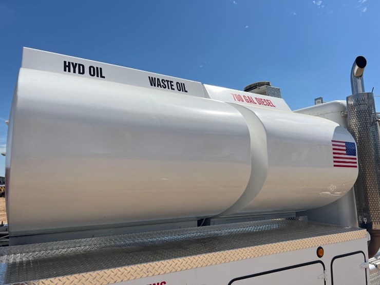 2012-peterbilt-pb348-fuel-&-lube-truck-image-30