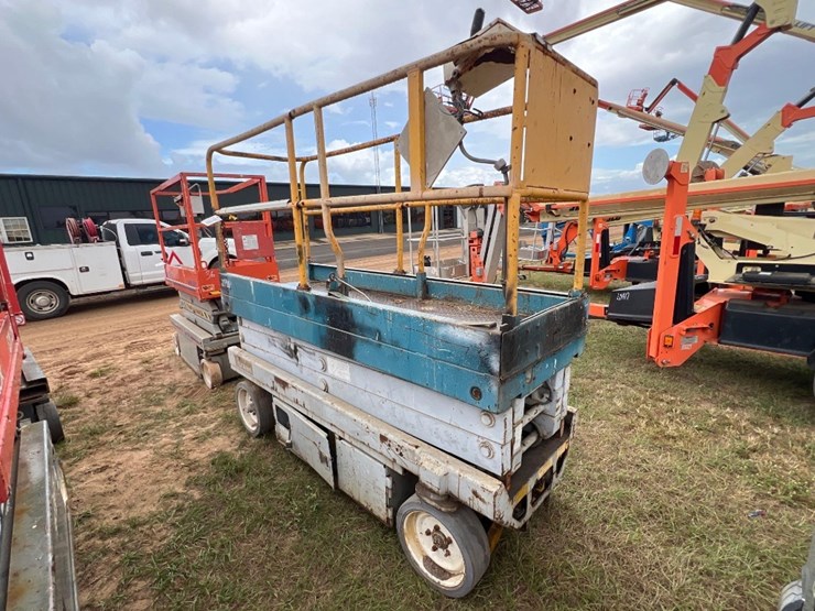 1999-snorkel-20ne-electric-scissor-lift-image-2