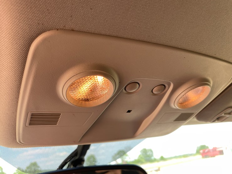 2012-chevrolet-traverse-ls-image-66