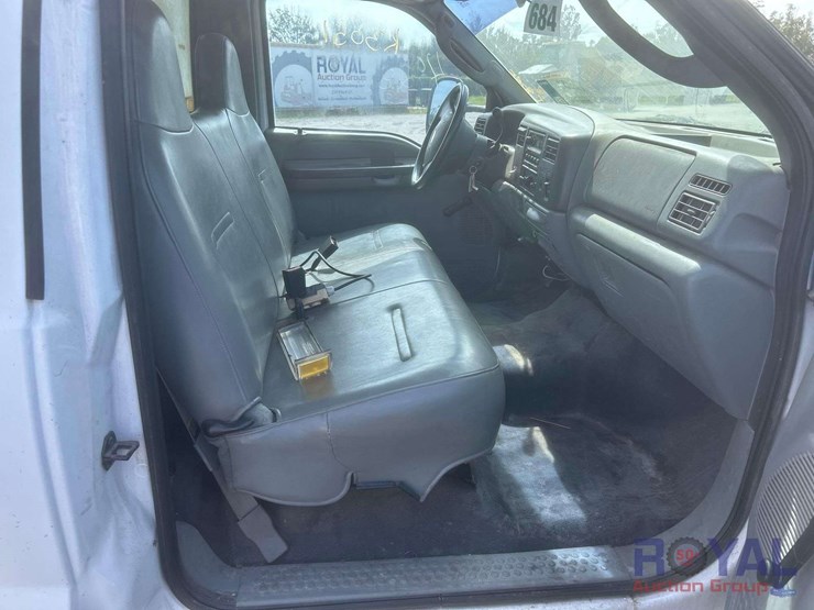 2004-ford-f550-image-25