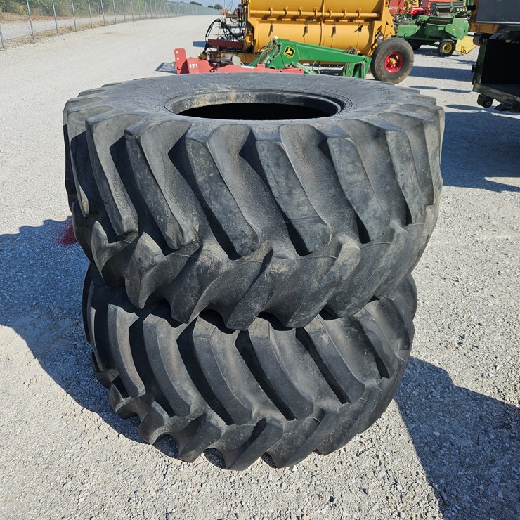 #203623 • Used 28L-26 Tires