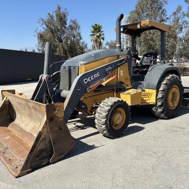 2015 DEERE 210L