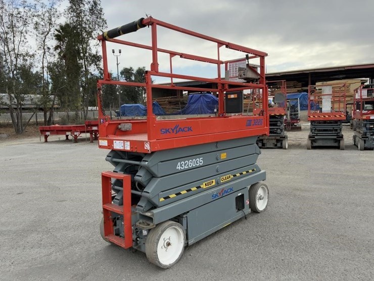 skyjack-sj-3226-scissor-lift-image-3