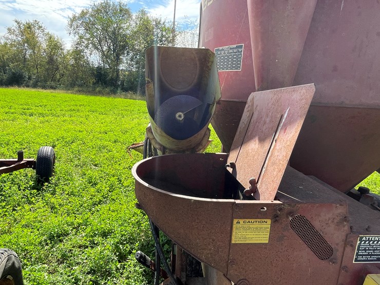 new-holland-355-image-12