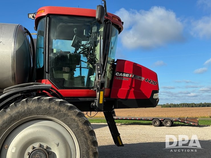 2011-case-ih-patriot-4420-image-8