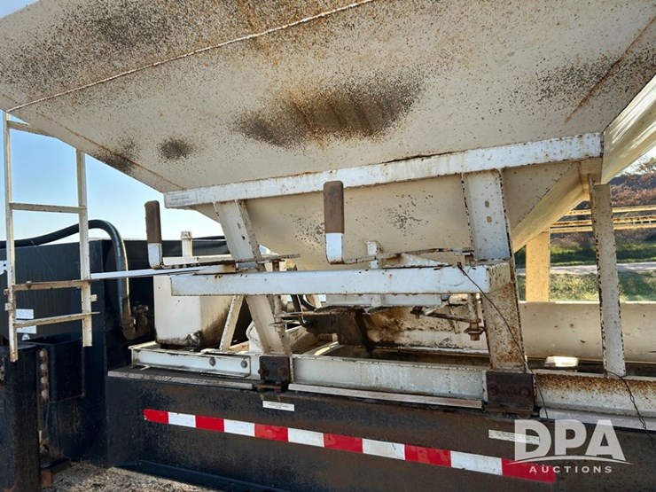2006-b-b-dry-tender-trailer-(cp1148,-unit-9690)-image-26