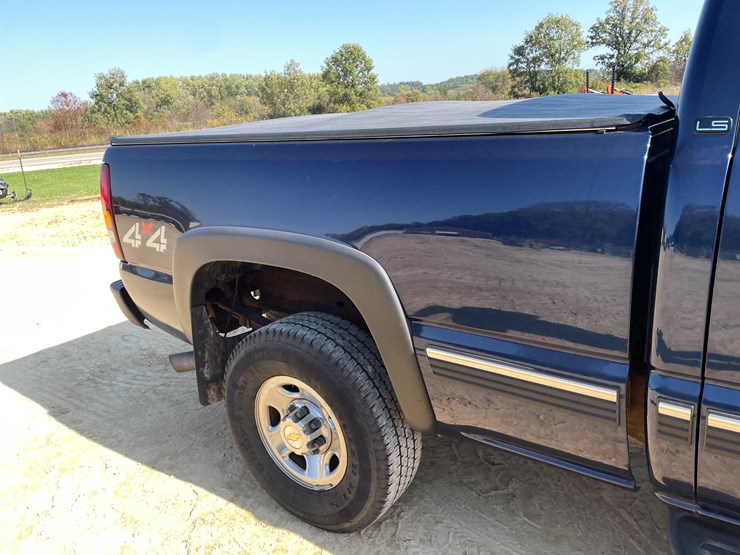 2002-chevrolet-silverado-2500hd-image-19