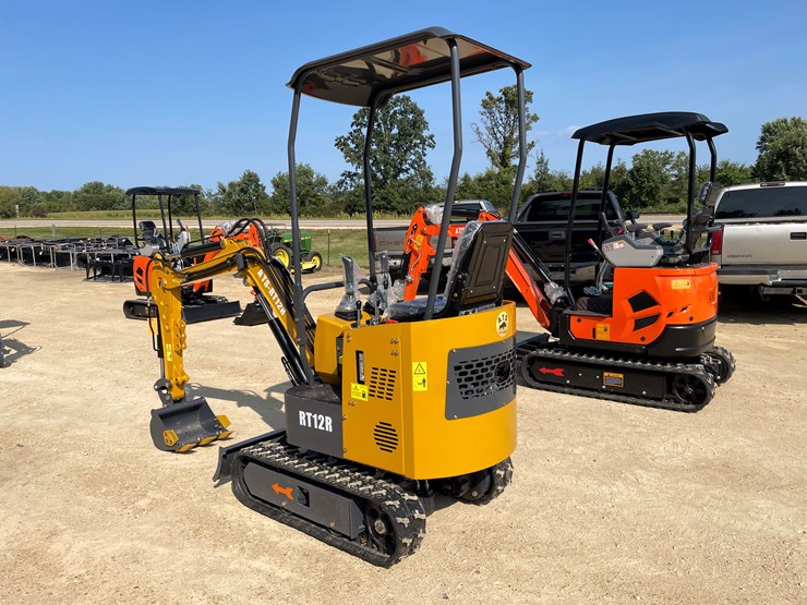 #207-•-new-rt12r-mini-excavator-image-3