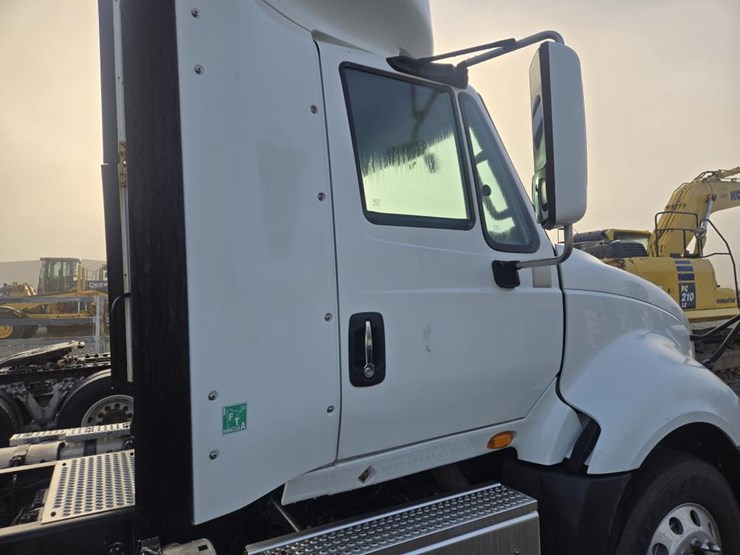 2017-international-prostar-image-11
