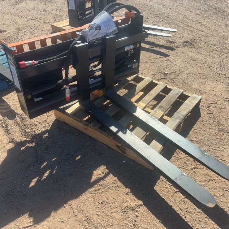 Wolverine Adjustable Pallet Fork