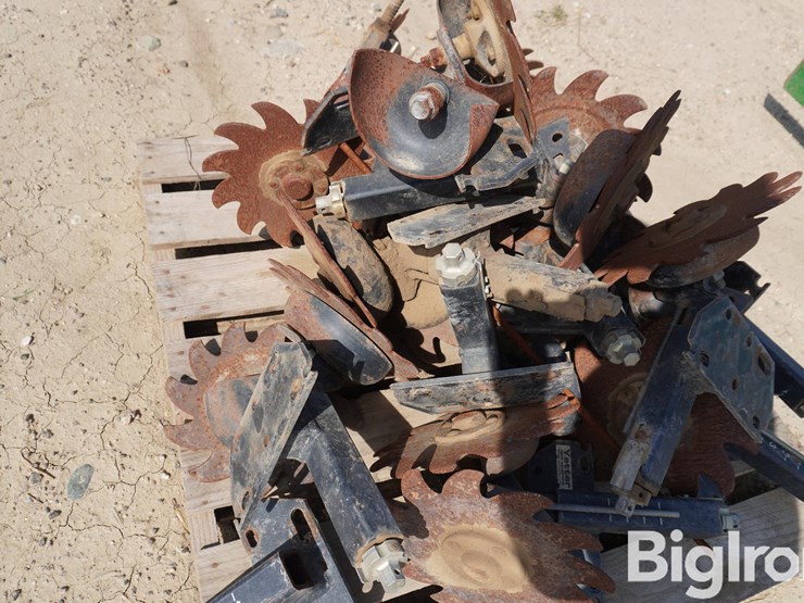 yetter-screw-adjust-trash-managers-image-18