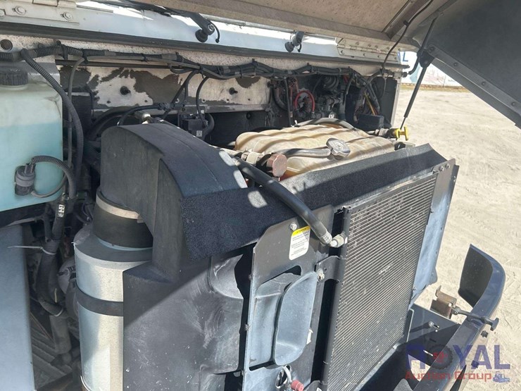 2017-freightliner-mt55-box-truck-image-38