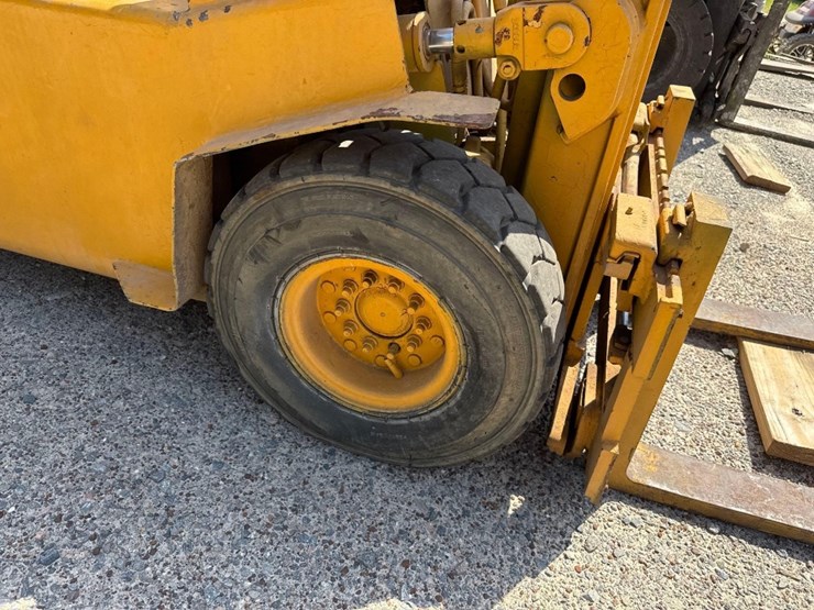 hyster-straight-mast-forklift-image-9