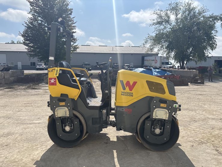 #5056-•-2019-wacker-neuson-rd28-smooth-drum-roller-image-5