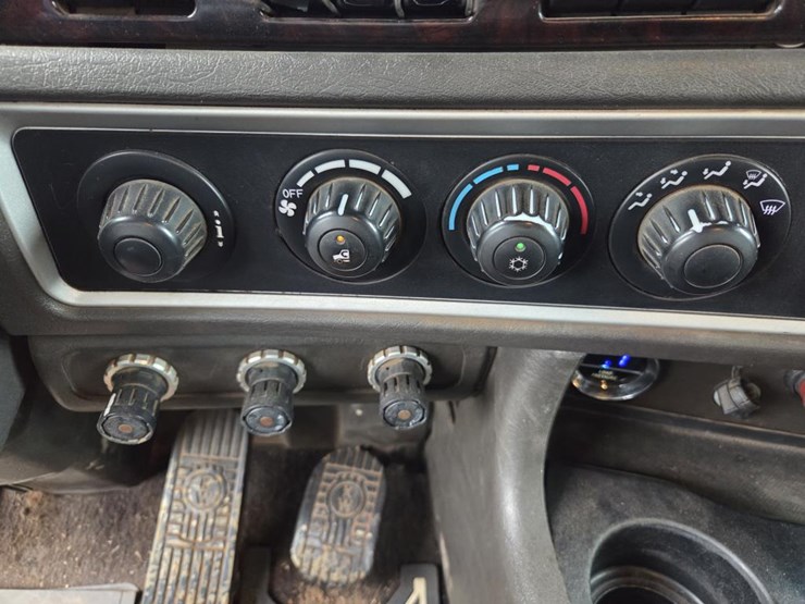 #1701-•-2013-kenworth-t800-log-truck-image-95